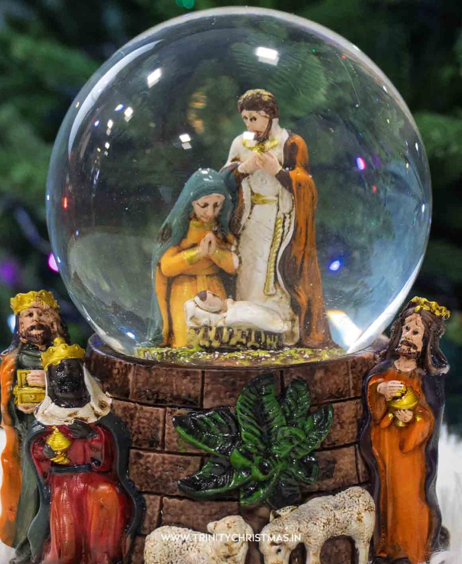 Santa Workshop Wonders Nativity – Multi Light